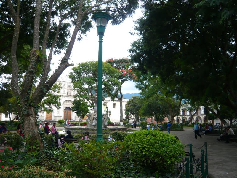 P1000728.JPG - This is the Parque Central in the middle of town.