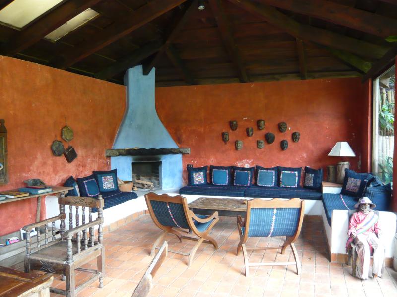 P1000688.JPG - A sitting area for the guests. This was outdoors but since the temperature never seemed to waver from about 68 degrees, it was very comfortable.