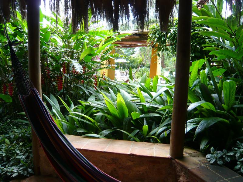 P1030089.JPG - There were little buildings around the gardens with hammocks for resting or sleeping. They were all surrounded by banana trees, palms or totally unknown (to us) kinds of plants.